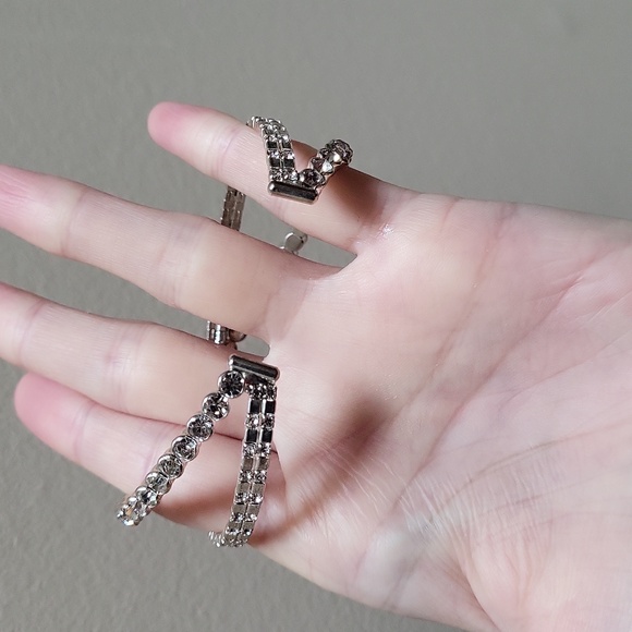 Exquisite Criss-cross Rhinestone Bracelet! - Picture 4 of 9